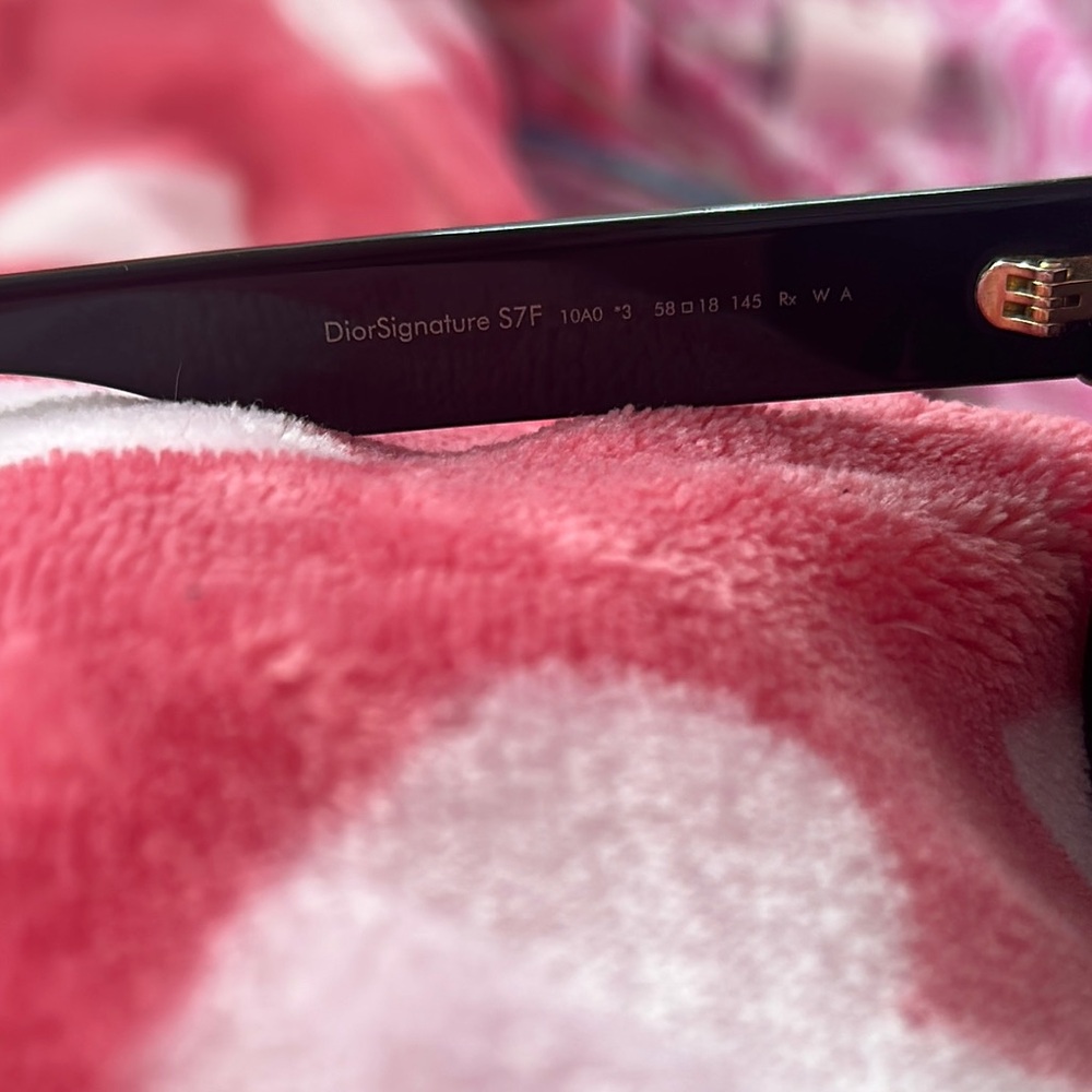 Dior Elegant Black Sunglasses with Gold Detail - Picture 3 of 4